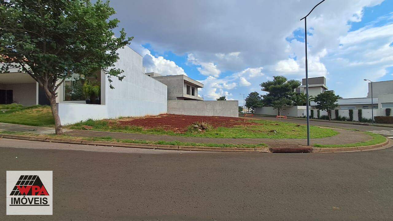 Terreno em condomínio à venda no Jardim Pau Brasil: 