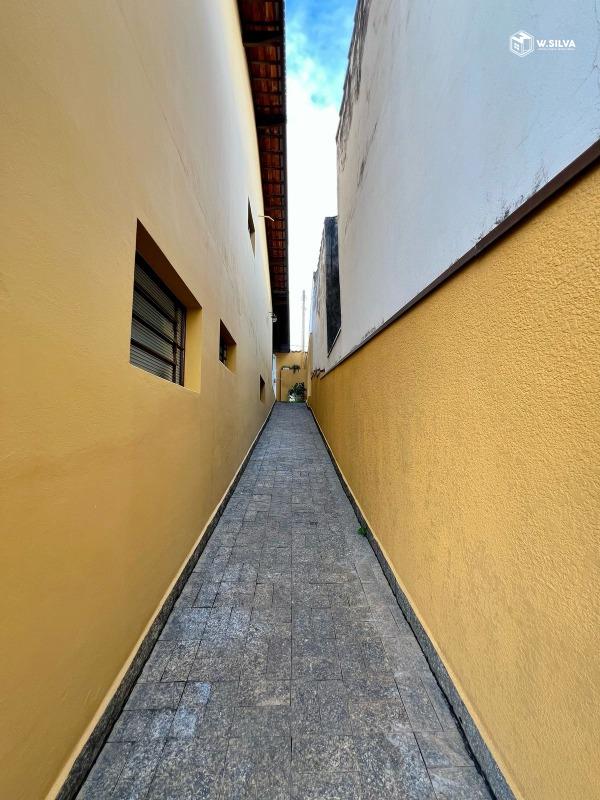 Casa em Bairro à venda no Jardim Moacyr Arruda: 