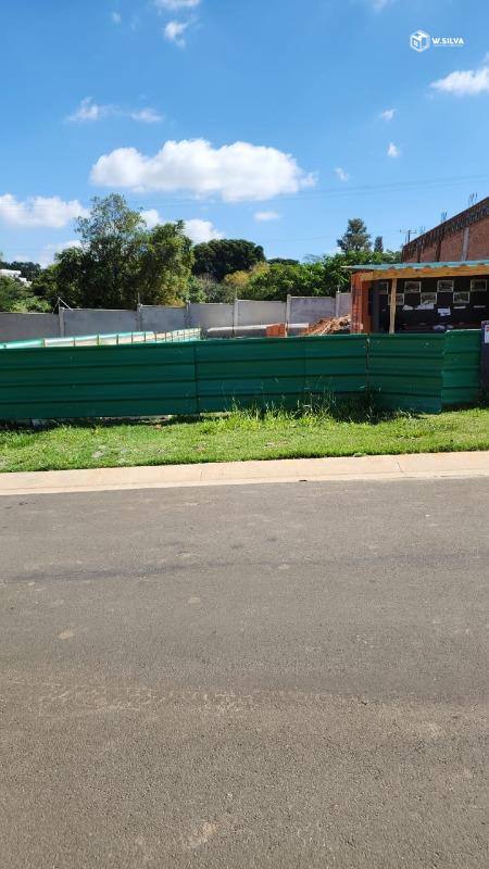 Terreno em condomínio à venda no Villa Sapezal: