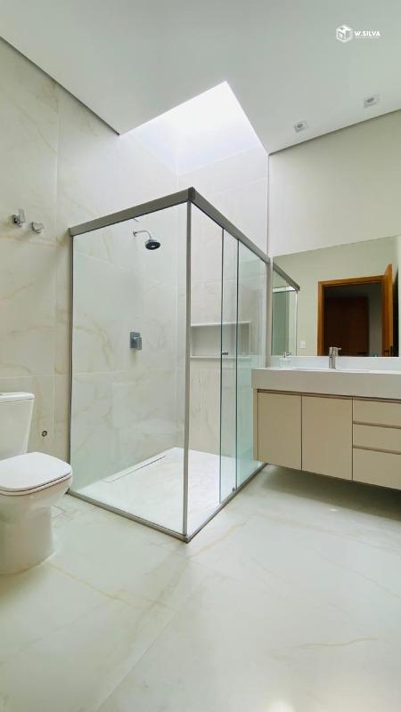 Casa em Condomínio à venda no Condomínio Park Gran Reserve: banheiro suíte