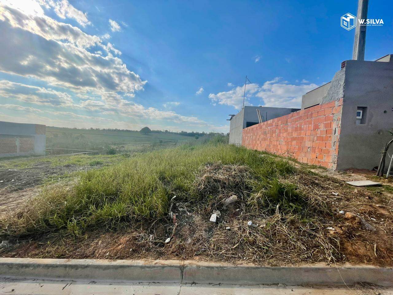 Terreno em Bairro à venda no Parque Barnabé: 