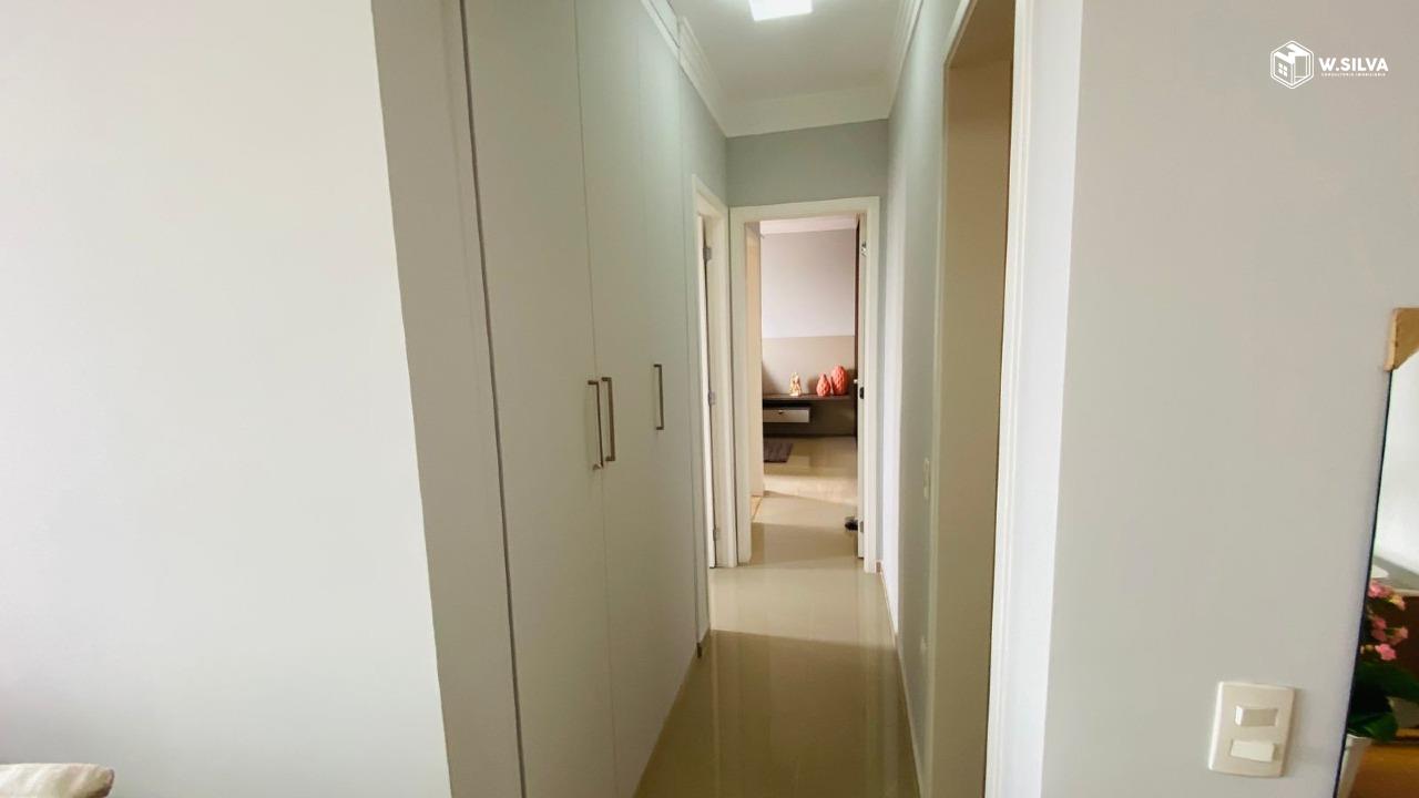 Apartamento à venda no Edifício Maroc : Corredor com armário