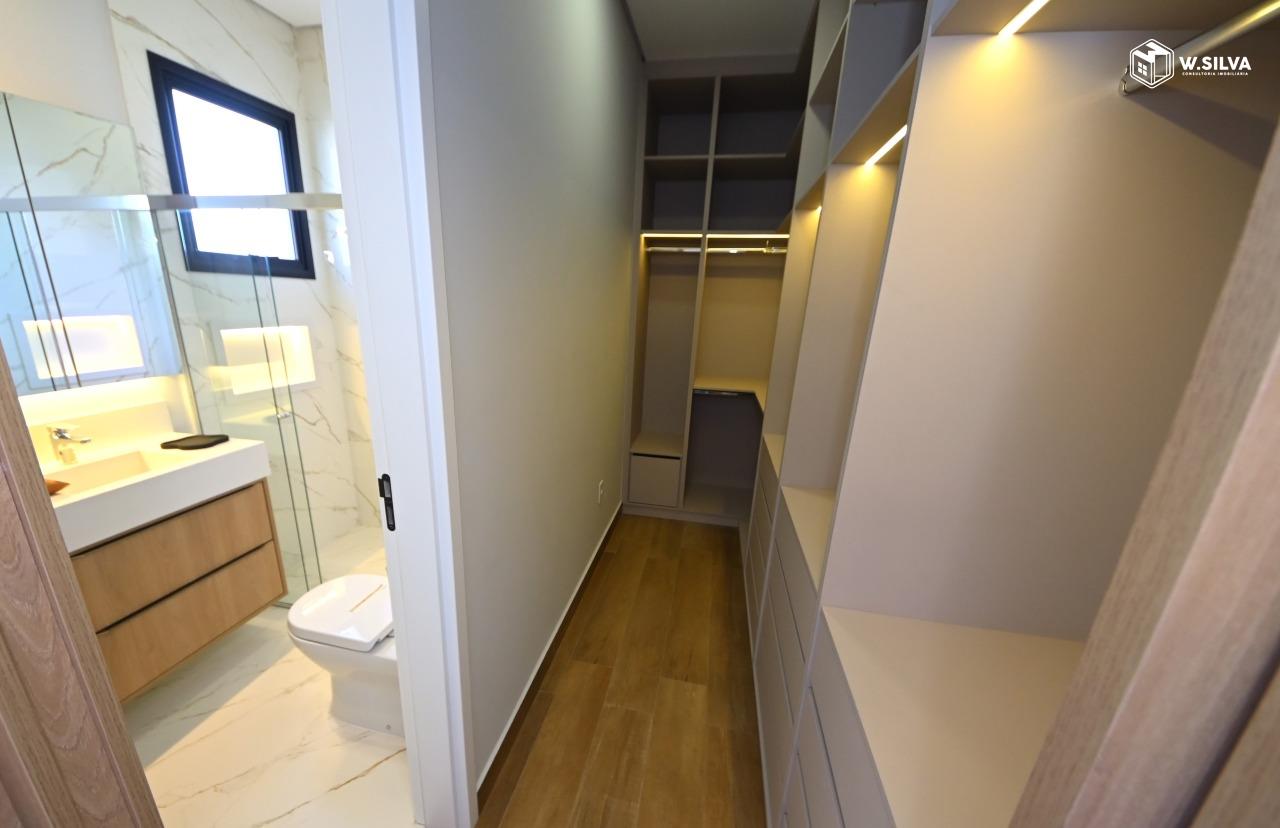 Casa em Condomínio à venda no Condomínio Dona Maria Candida: closet/banheiro suíte master