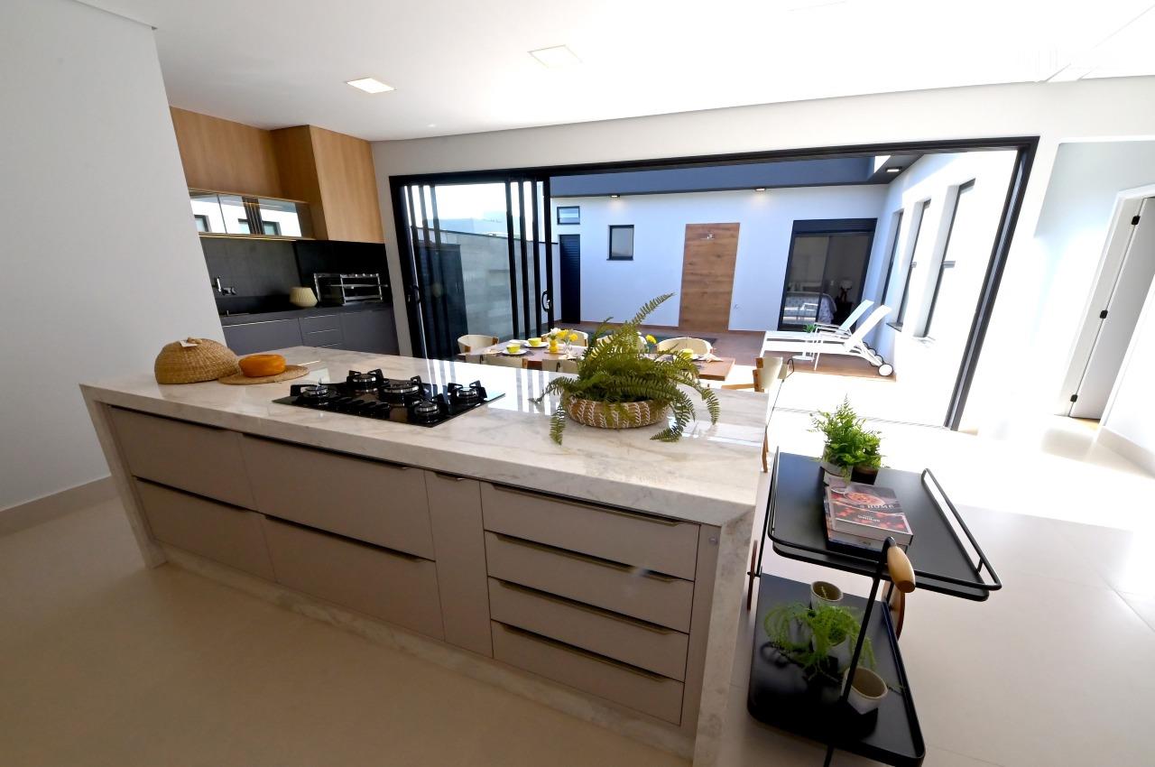 Casa em Condomínio à venda no Condomínio Dona Maria Candida: cozinha/ área externa