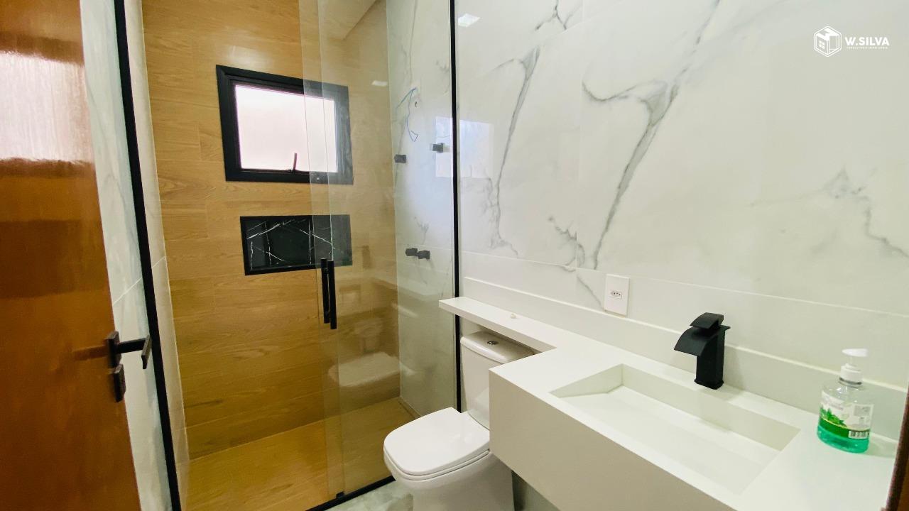 Casa em Bairro à venda no Jardim Residencial Veneza: banheiro suíte