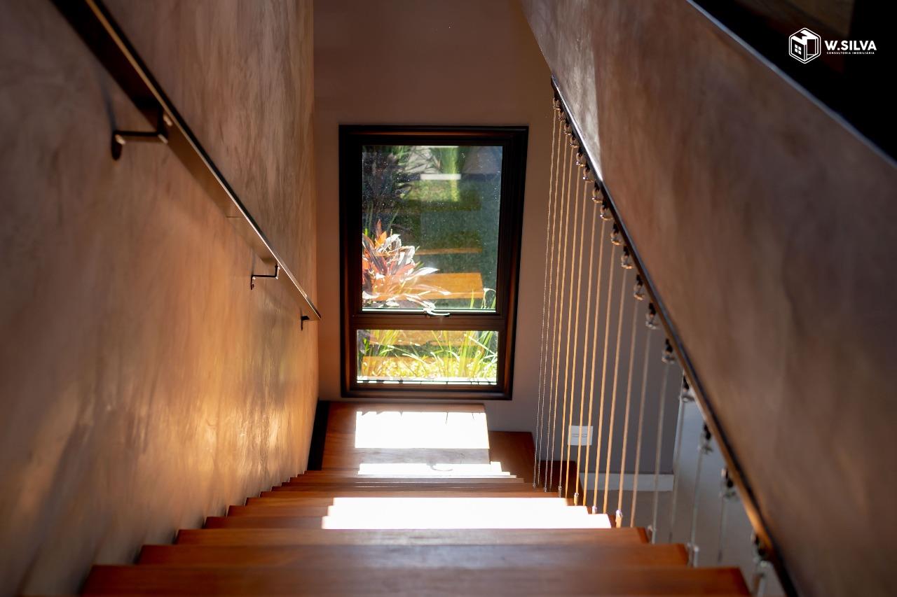 Casa em Condomínio à venda no Condomínio Park Gran Reserve: Acesso ao piso superior 