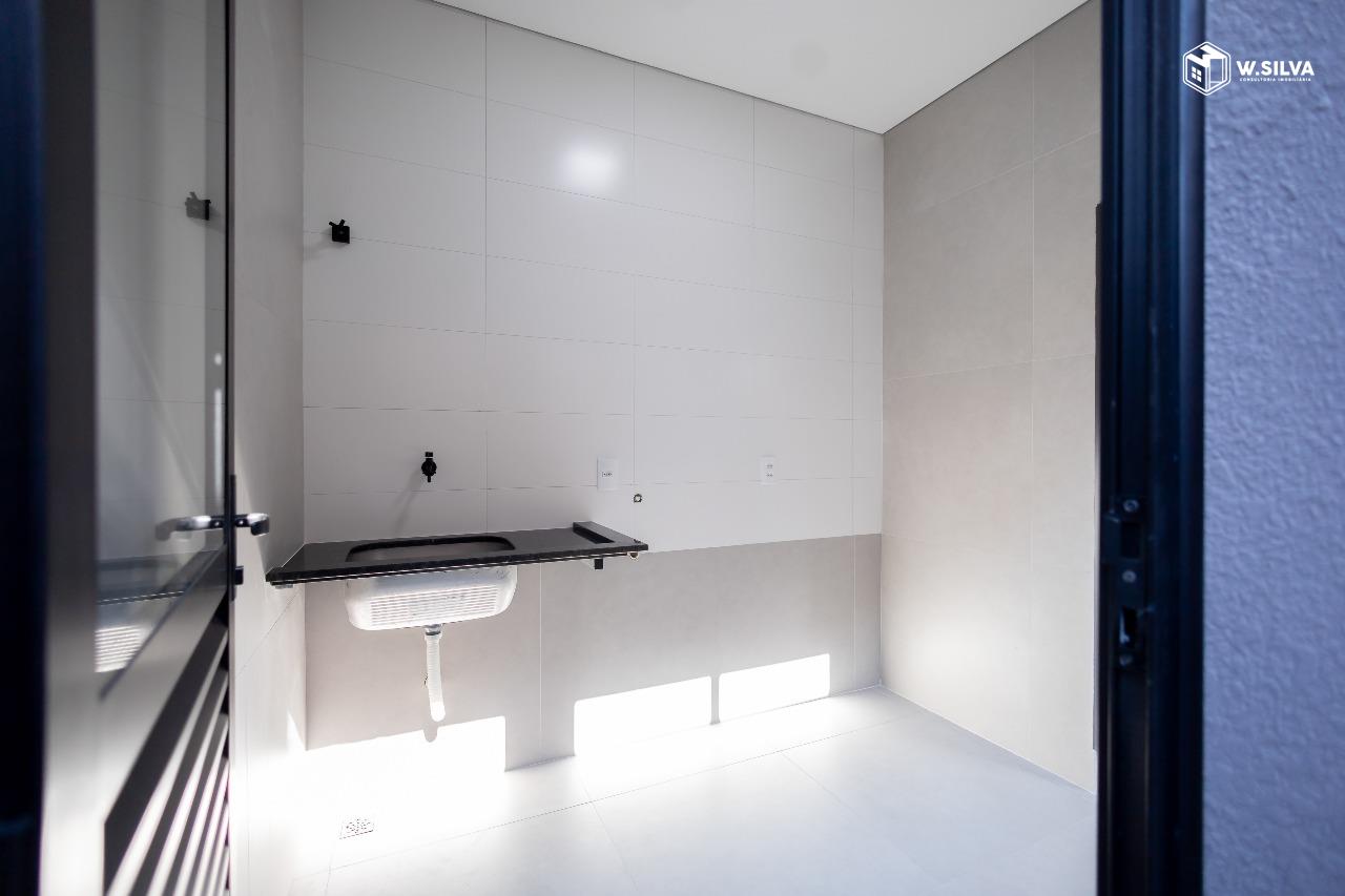 Casa em Condomínio à venda no Condomínio Park Gran Reserve: Lavanderia e despensa