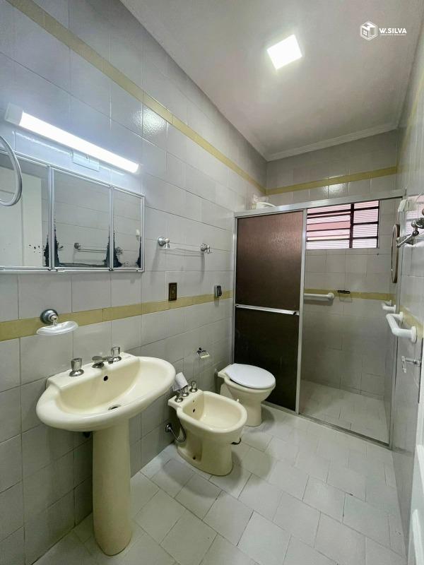 Casa em Bairro à venda no Vila Suíça: 