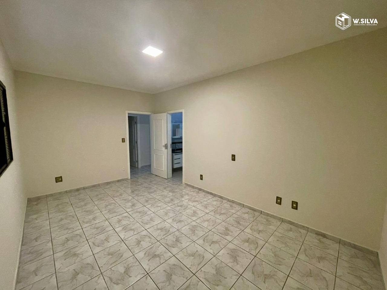 Casa em Bairro à venda no Vila Suíça: 