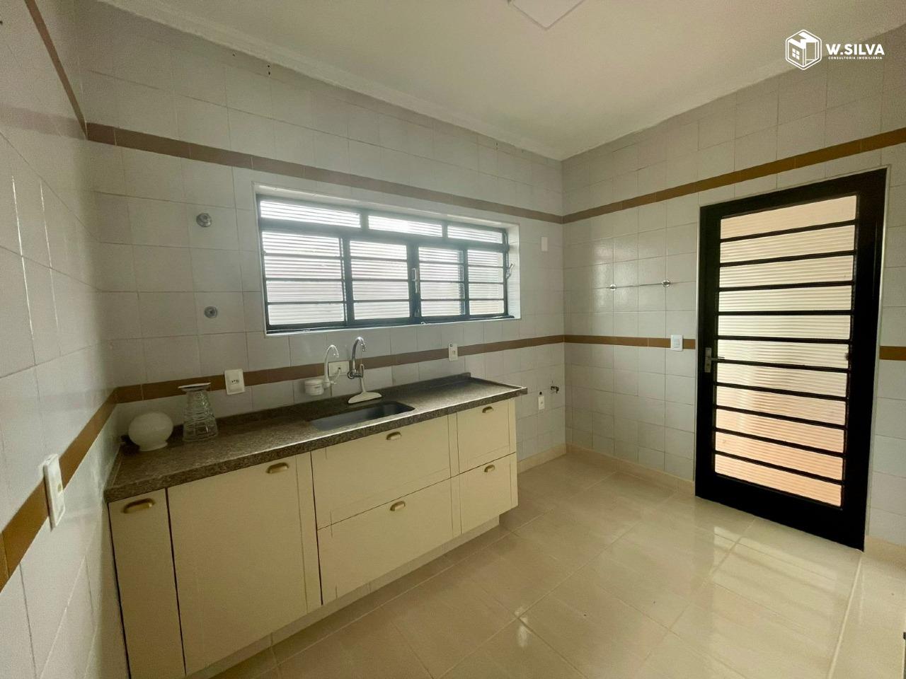 Casa em Bairro à venda no Vila Suíça: 