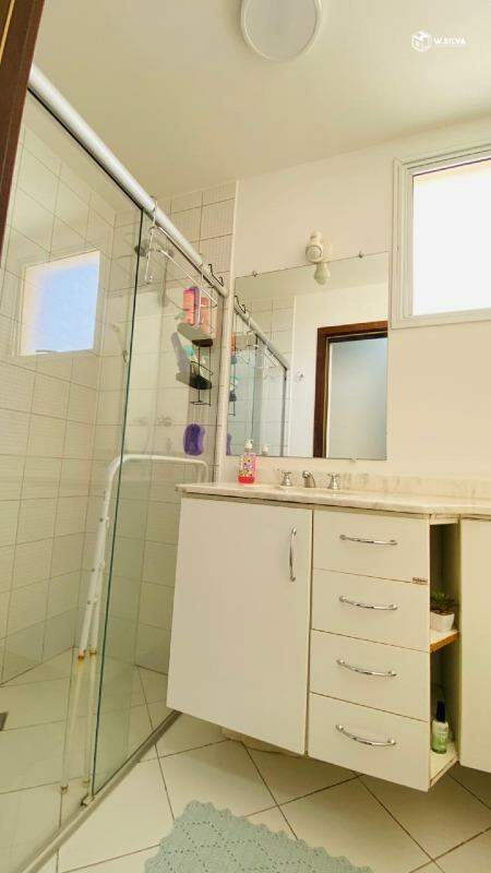 Apartamento à venda no Edifício Piazza Treviso: banheiro social