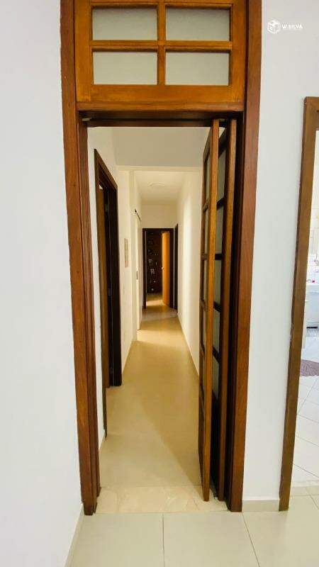 Apartamento à venda no Edifício Piazza Treviso: corredor 