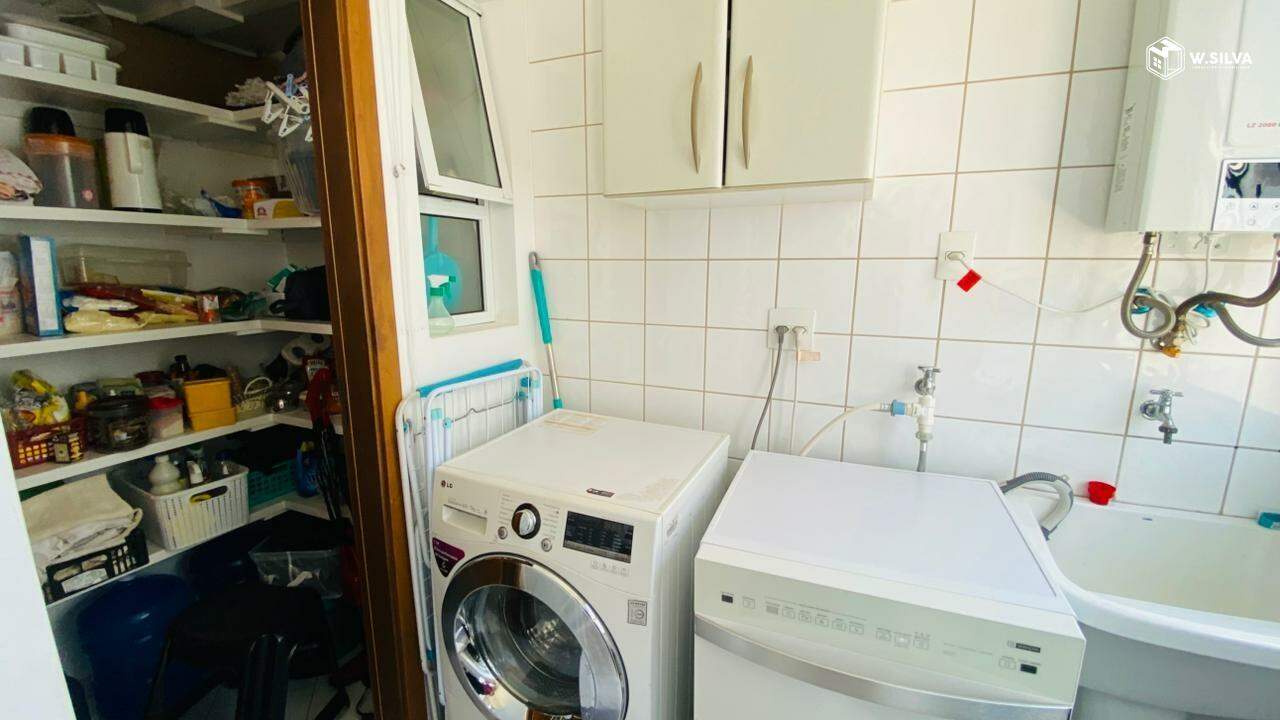 Apartamento à venda no Edifício Piazza Treviso: despensa e lavanderia