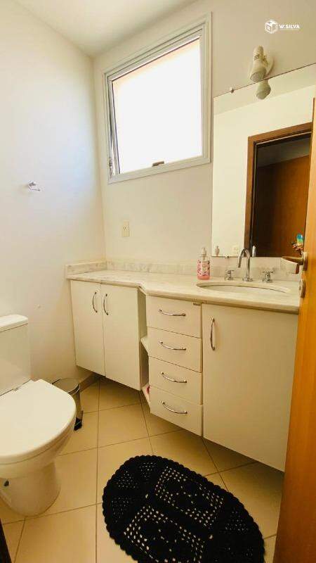 Apartamento à venda no Edifício Piazza Treviso: banheiro suíte