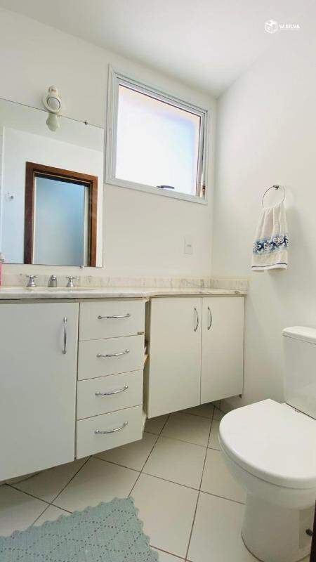 Apartamento à venda no Edifício Piazza Treviso: banheiro social