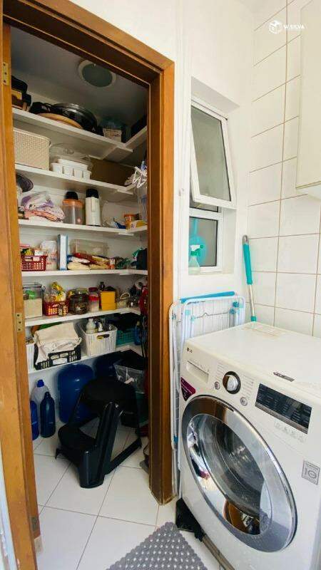Apartamento à venda no Edifício Piazza Treviso: despensa e lavanderia