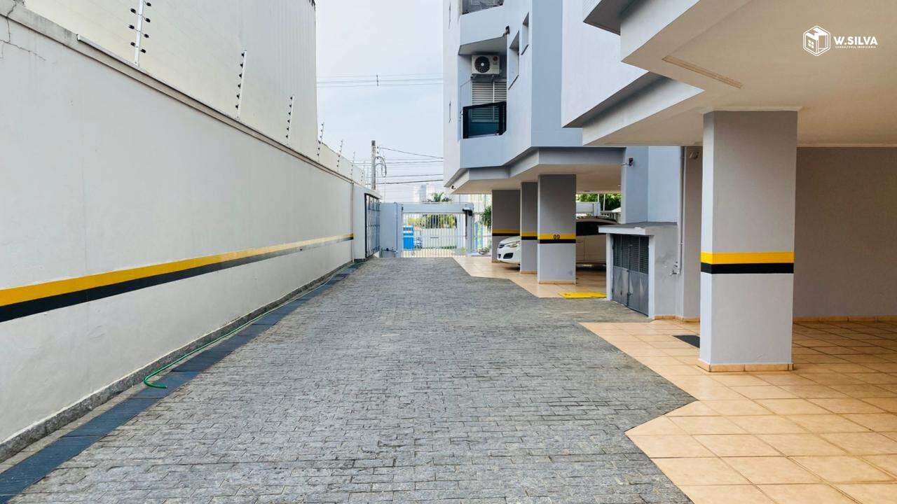 Apartamento à venda no Edifício Ana Lucia: acesso garagem