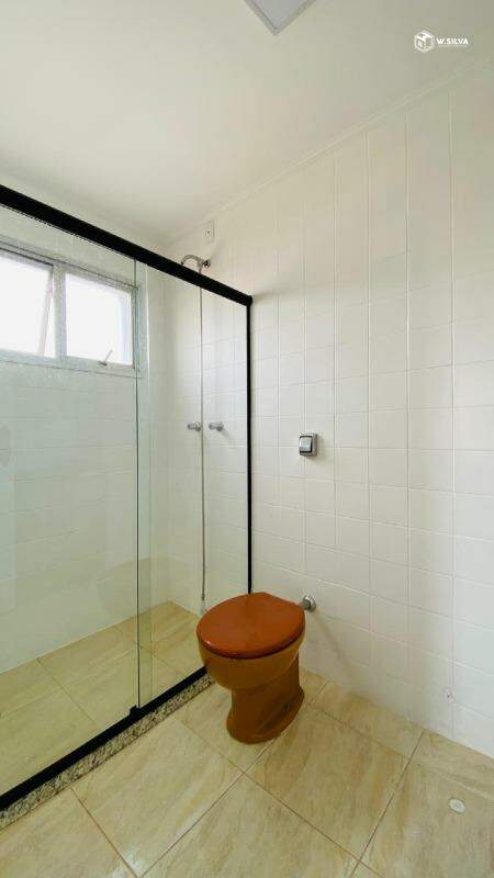 Apartamento à venda no Edifício Ana Lucia: banheiro