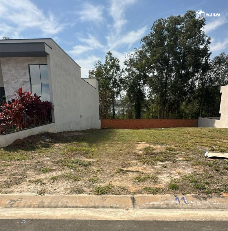 Terreno em condomínio à venda no Condomínio Park Gran Reserve: Lote fundo com a mata.
