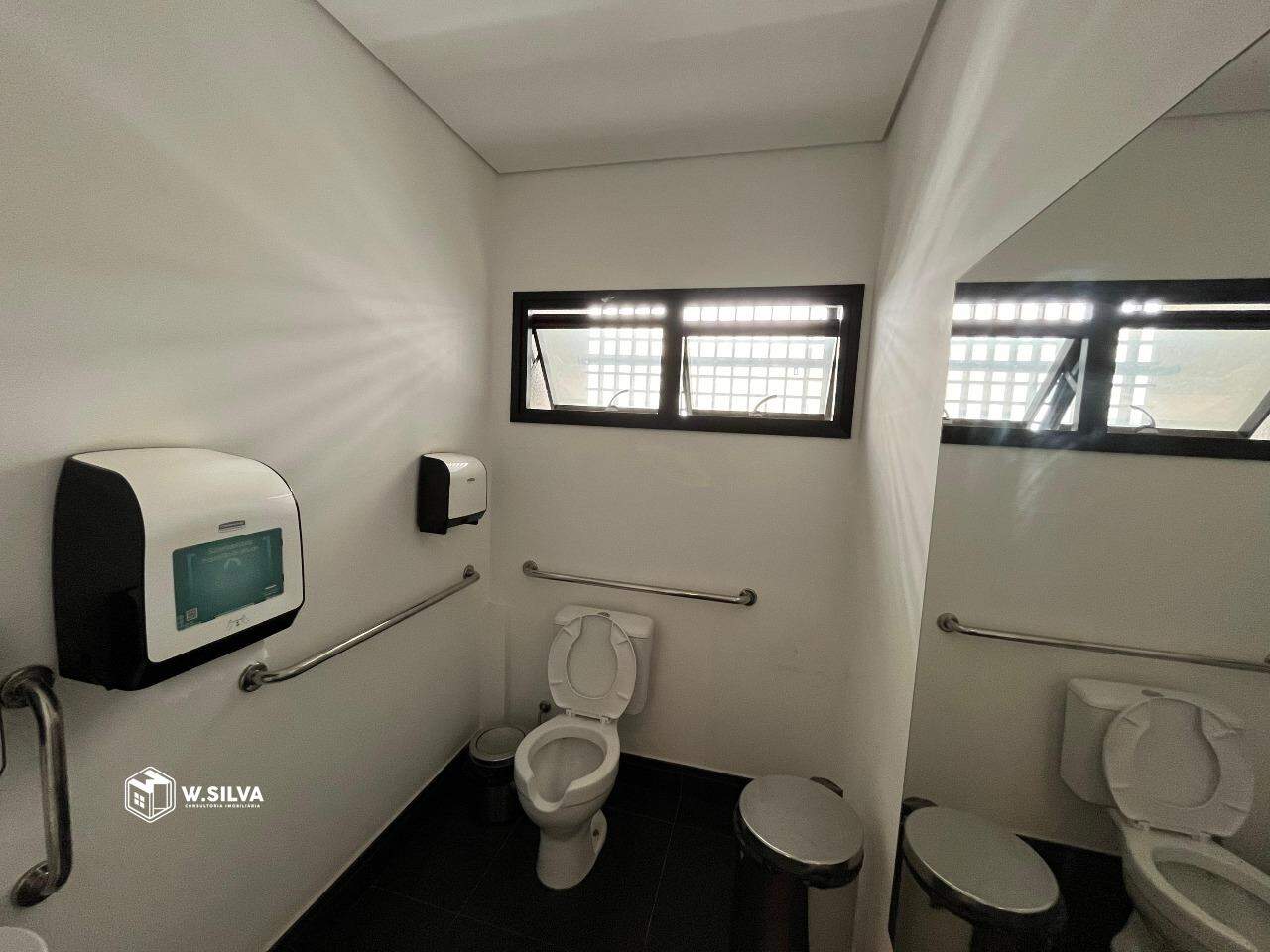 Sala para aluguel no Sky Towers Office: Banheiro PCD Externo