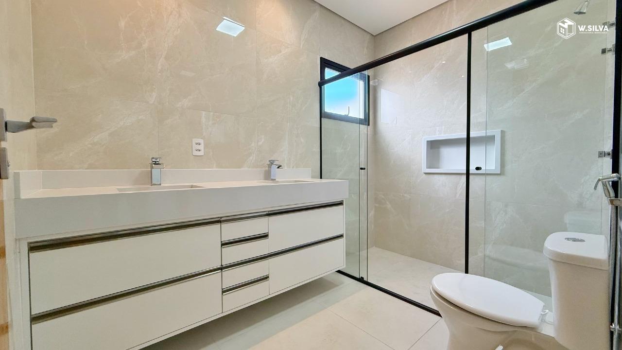Casa em Condomínio à venda no Condomínio Piemonte: Banheiro suíte