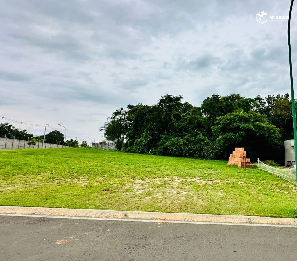 Terreno em condomínio à venda no Residencial London Park: 
