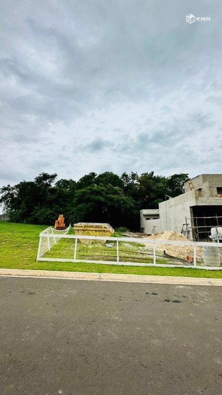 Terreno em condomínio à venda no Residencial London Park: 