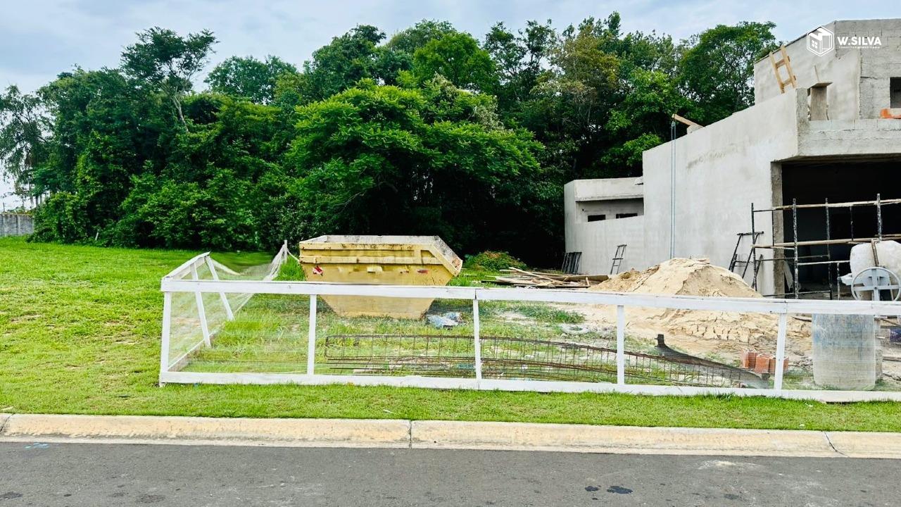 Terreno em condomínio à venda no Residencial London Park: 