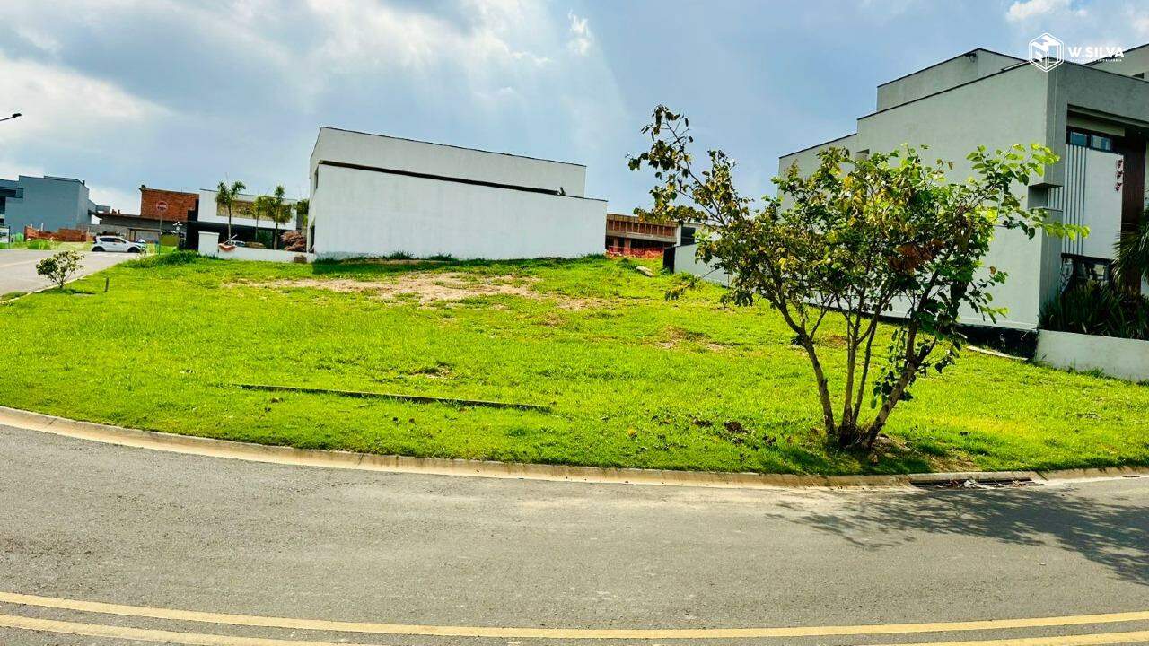 Terreno em condomínio à venda no Residencial London Park: 