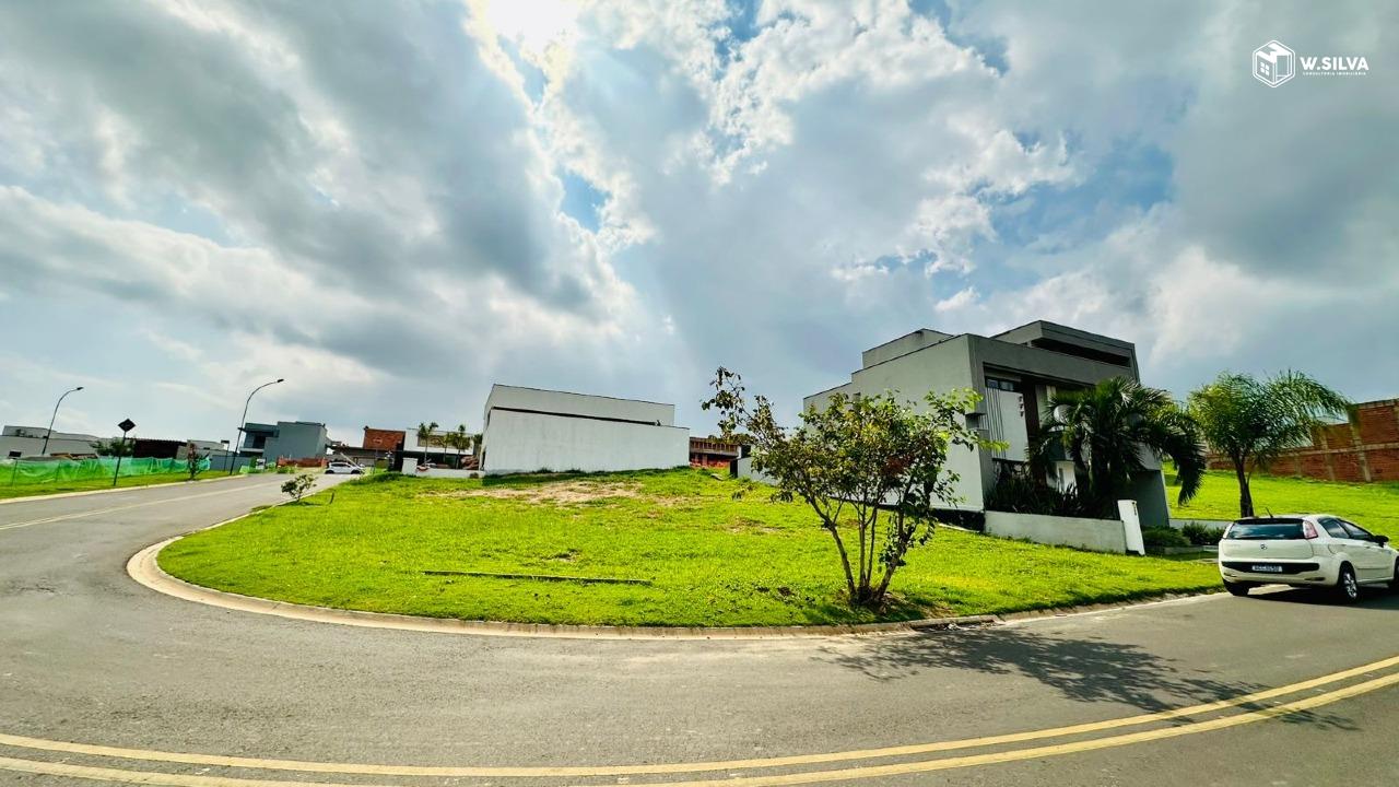 Terreno em condomínio à venda no Residencial London Park: 