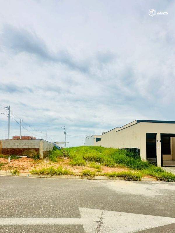 Terreno em Bairro à venda no Jardim Bom Sucesso: 