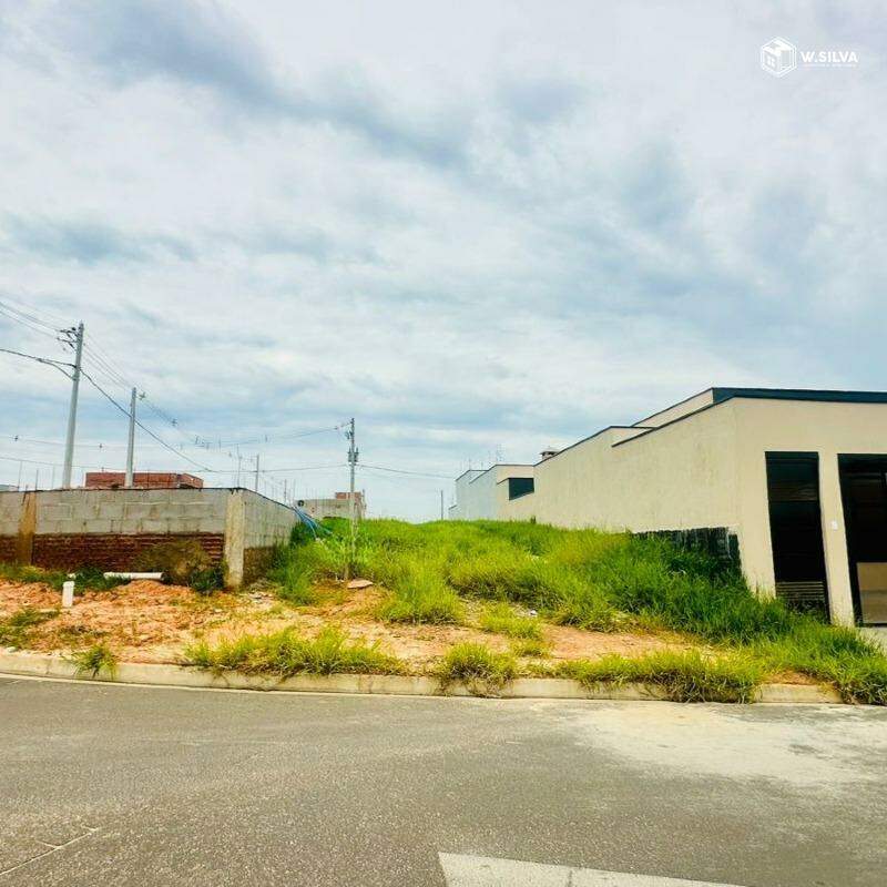Terreno em Bairro à venda no Jardim Bom Sucesso: 
