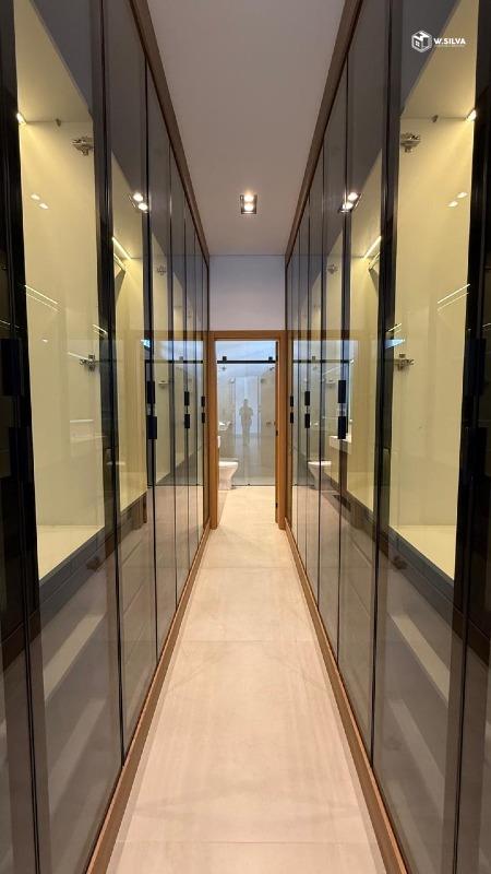 Casa em Condomínio à venda no Condomínio Dona Maria Candida: Closet Suíte Master 