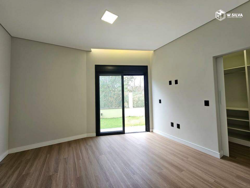 Casa em Condomínio à venda no Condomínio Park Gran Reserve:
