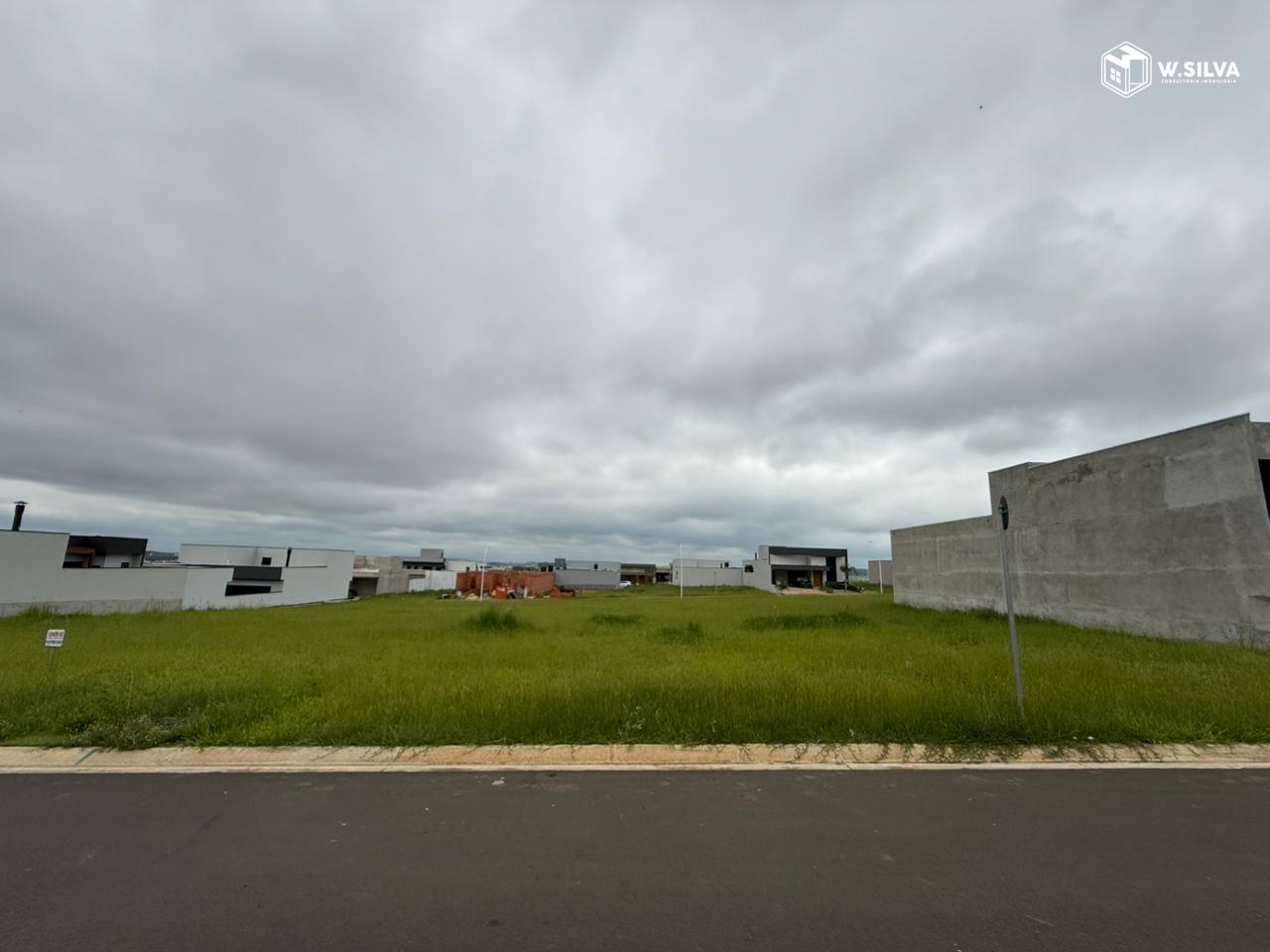 Terreno em condomínio à venda no Condomínio Maria Cândida: 