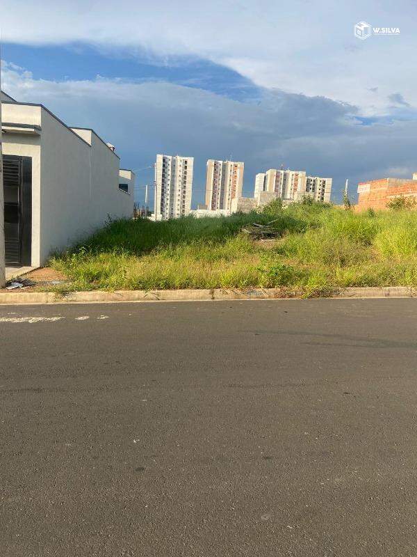 Terreno em Bairro à venda no Jardim Bom Sucesso: 