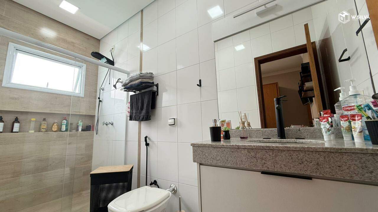 Casa em Bairro à venda no Jardim Esplanada: 