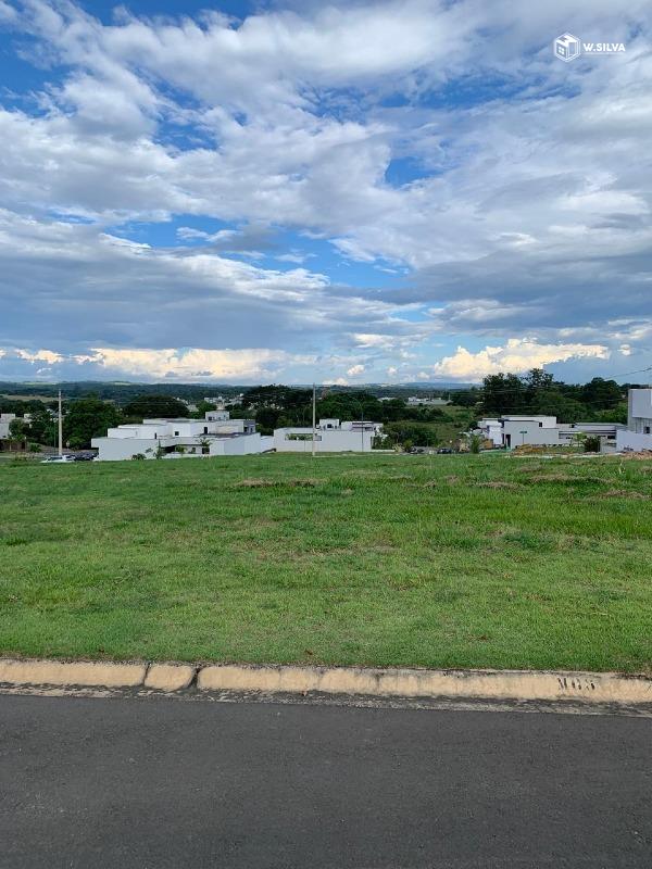 Terreno em condomínio à venda no Residencial London Park: 