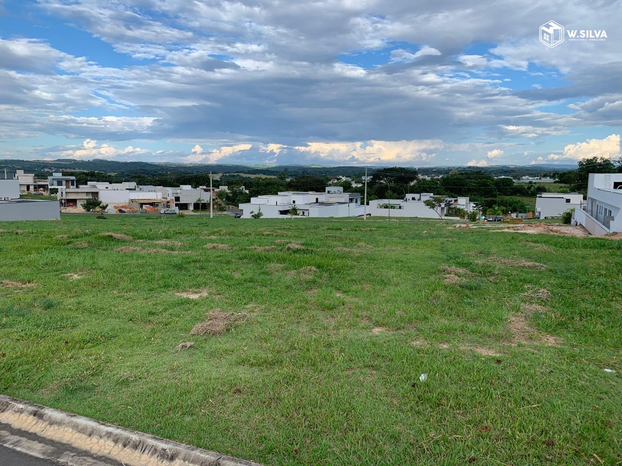 Terreno em condomínio à venda no Residencial London Park: 