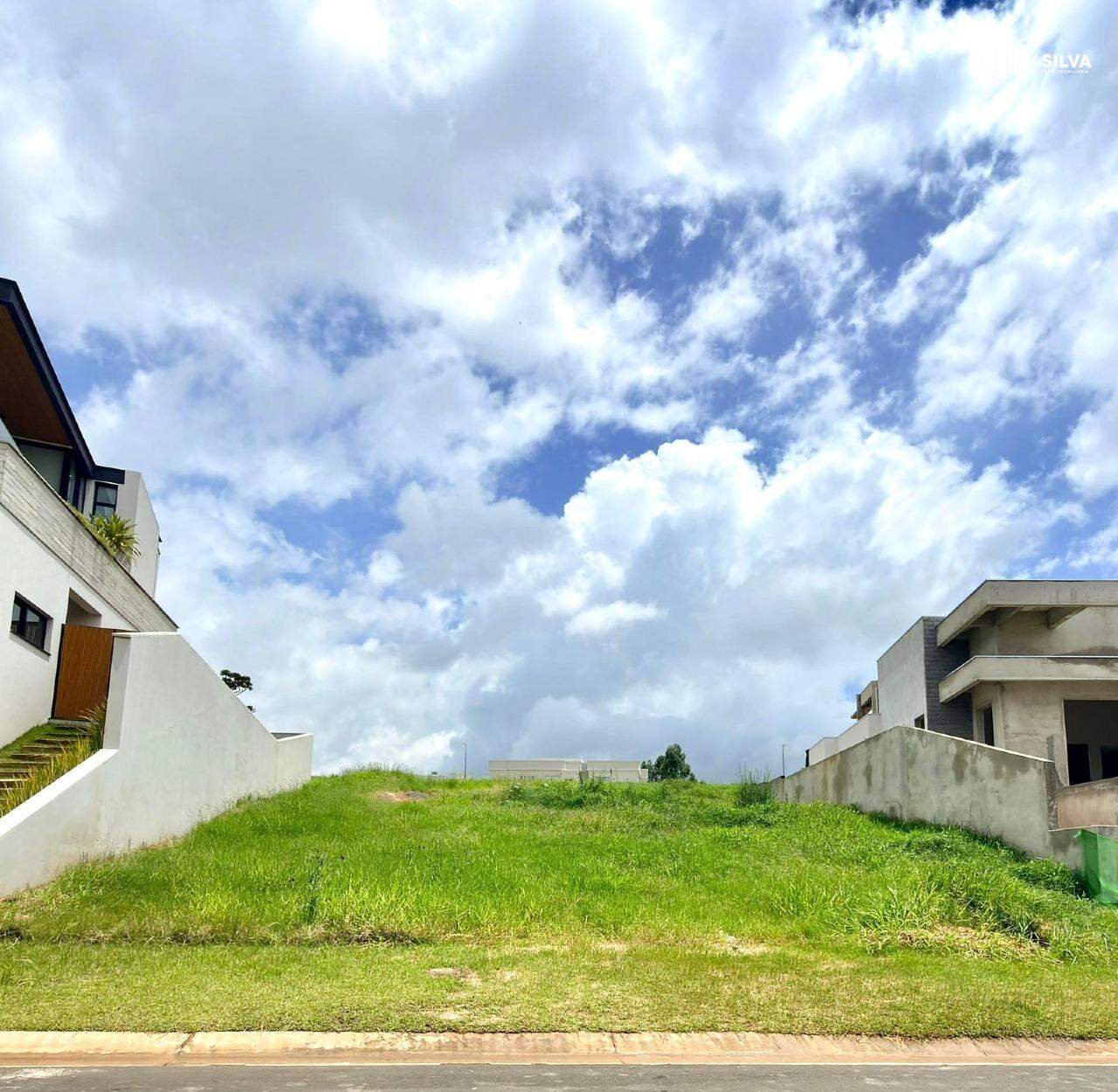 Terreno em condomínio à venda no Condomínio Villa dos Pinheiros: 
