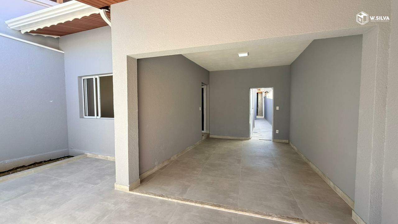 Casa em Bairro à venda no Jardim Primavera: GARAGEM