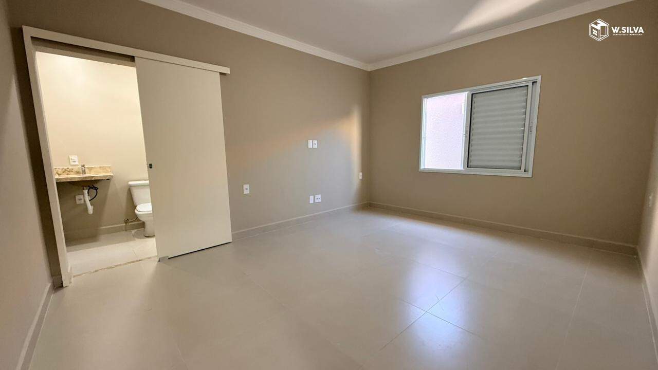 Casa em Bairro à venda no Jardim Primavera: SUÍTE