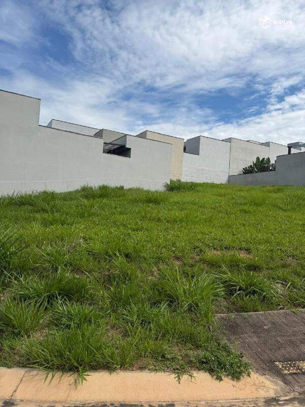 Terreno em condomínio à venda no Condomínio Park Gran Reserve: