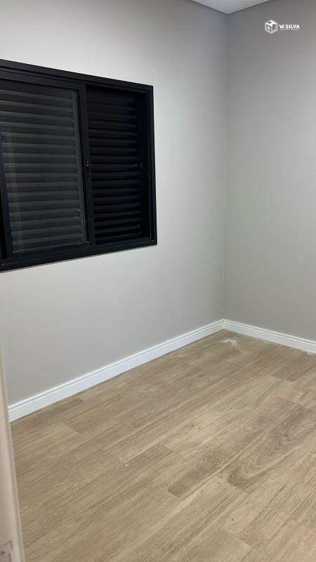 Casa em Bairro à venda no Vila Avaí: