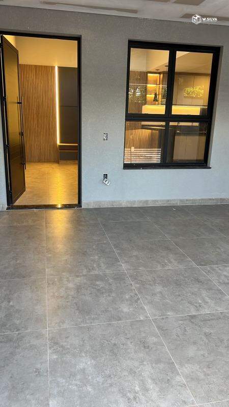 Casa em Bairro à venda no Vila Avaí:
