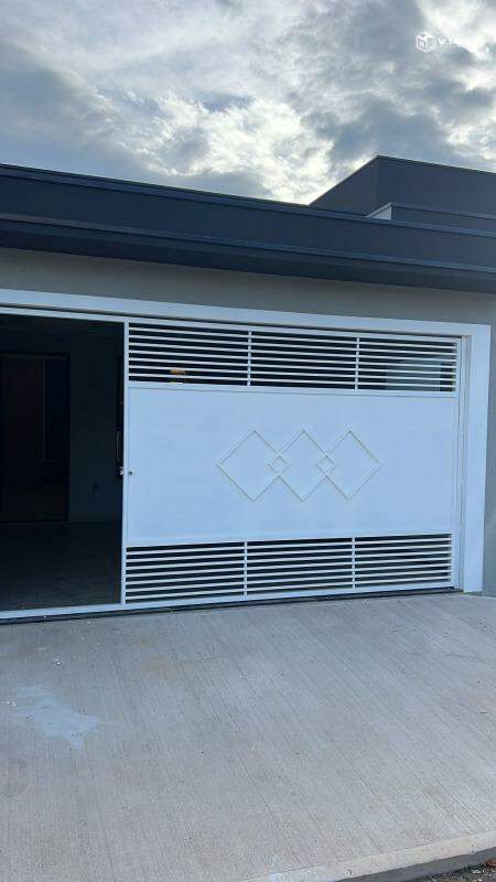 Casa em Bairro à venda no Vila Avaí: