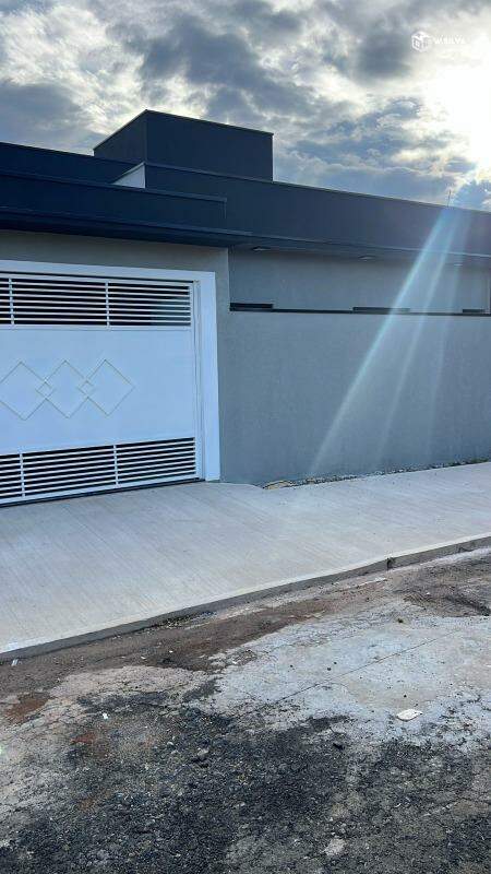 Casa em Bairro à venda no Vila Avaí: