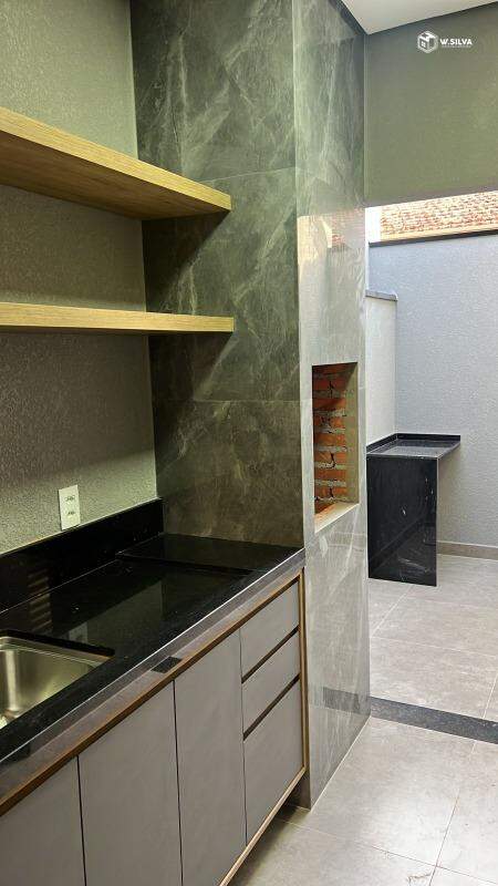 Casa em Bairro à venda no Vila Avaí: