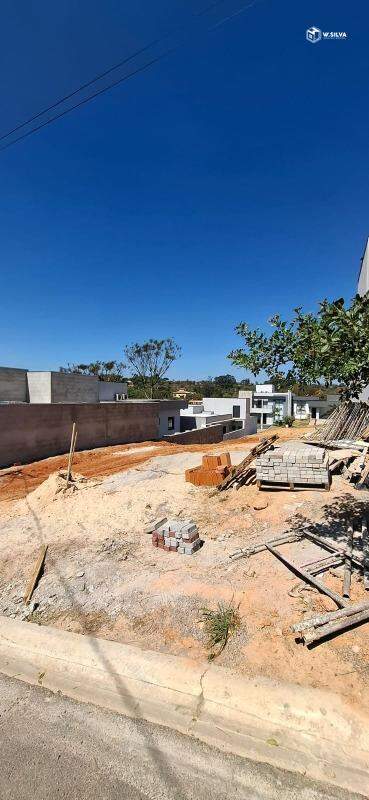 Terreno em condomínio à venda no Jardim Laguna: 