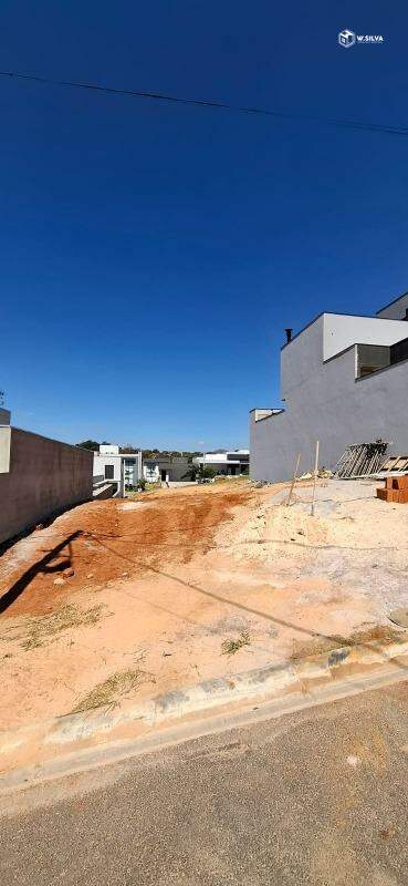 Terreno em condomínio à venda no Jardim Laguna: 